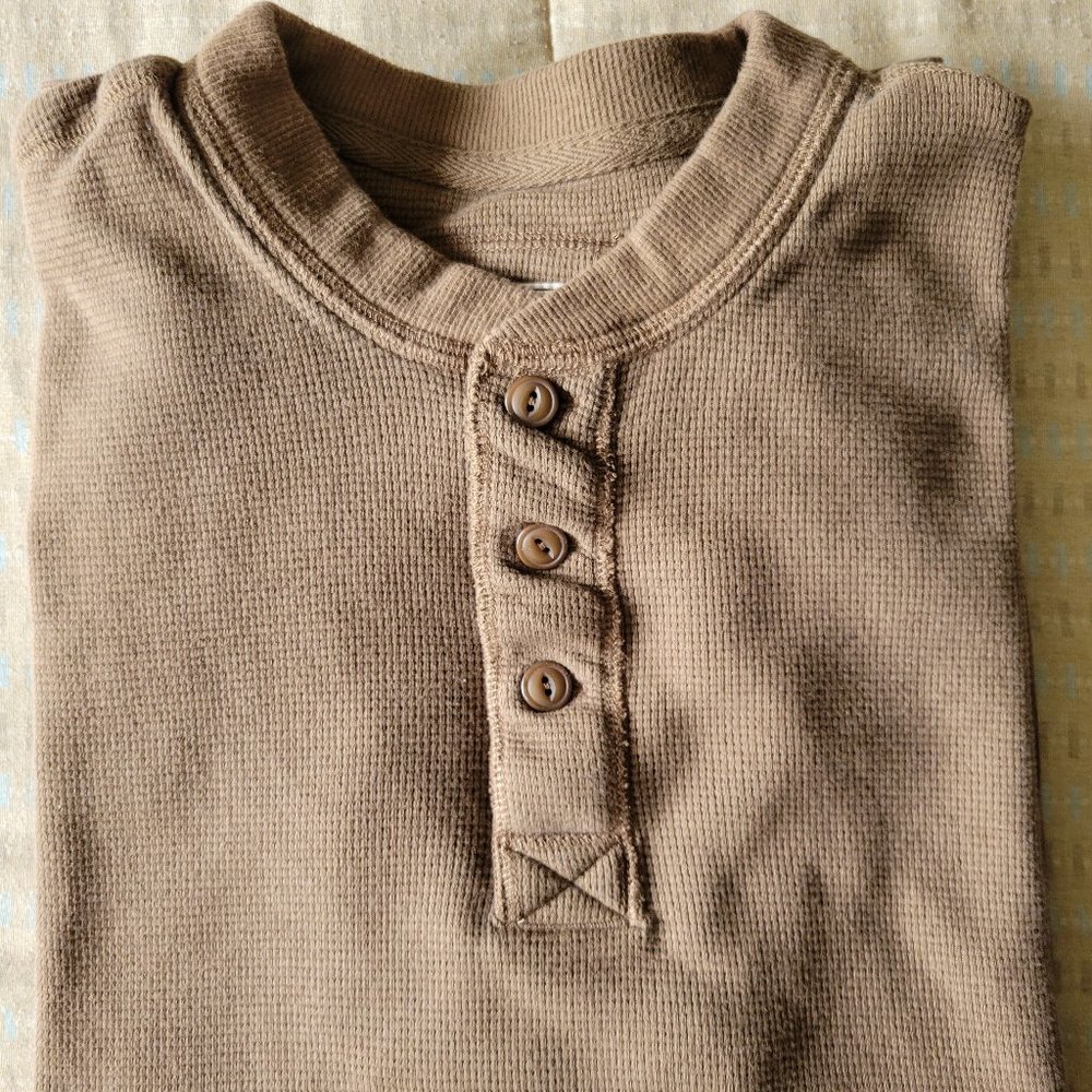 Eddie Bauer Men’s Henley Sweater Shirt – XL, Peanut, NEW WITHOUT TAGS!